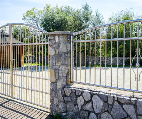 aluminum fence vernon hills il chicago commercial fencing.webp