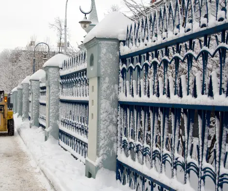 steel fence schorsch forest view il chicago commercial fencing.webp