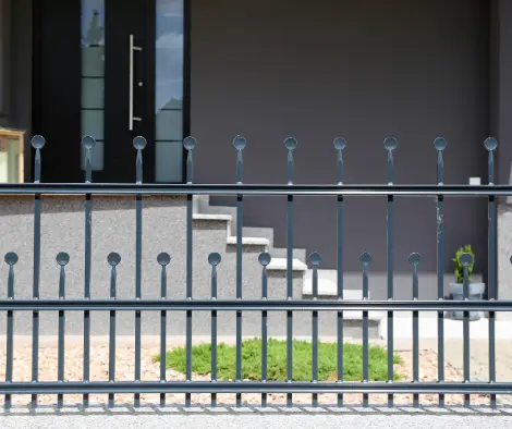 steel fence west woodlawn il chicago commercial fencing.webp