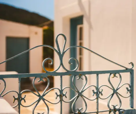 vinyl fence chinatown il chicago commercial fencing.webp