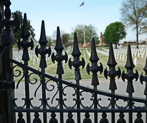 vinyl fence logan square il chicago commercial fencing.webp