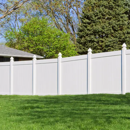 vinyl fence pill hill il chicago commercial fencing.webp