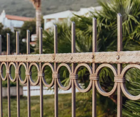 vinyl fence riverdale il chicago commercial fencing.webp