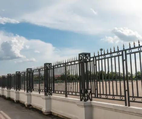 vinyl fence west depaul il chicago commercial fencing.webp